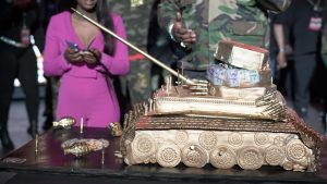 MASTER P CELEBRATES HIS 1ST BIRTHDAY PARTY WITH A GOLD PLATED TANK CAKE